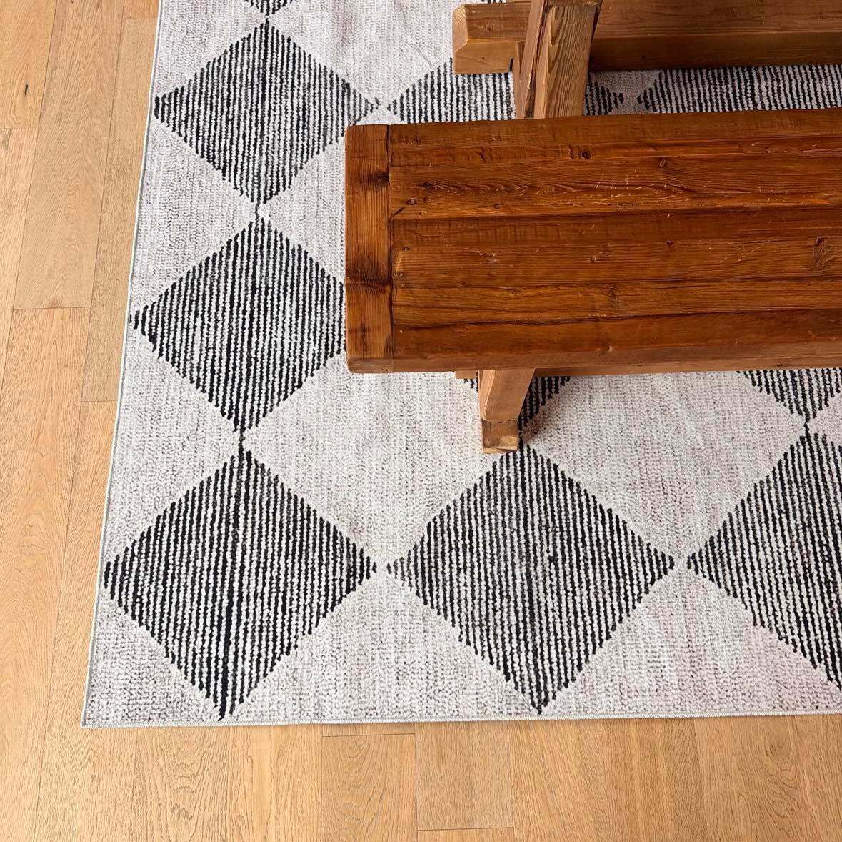 Ebony and Oatmeal MM-13 Machine Washable Rug