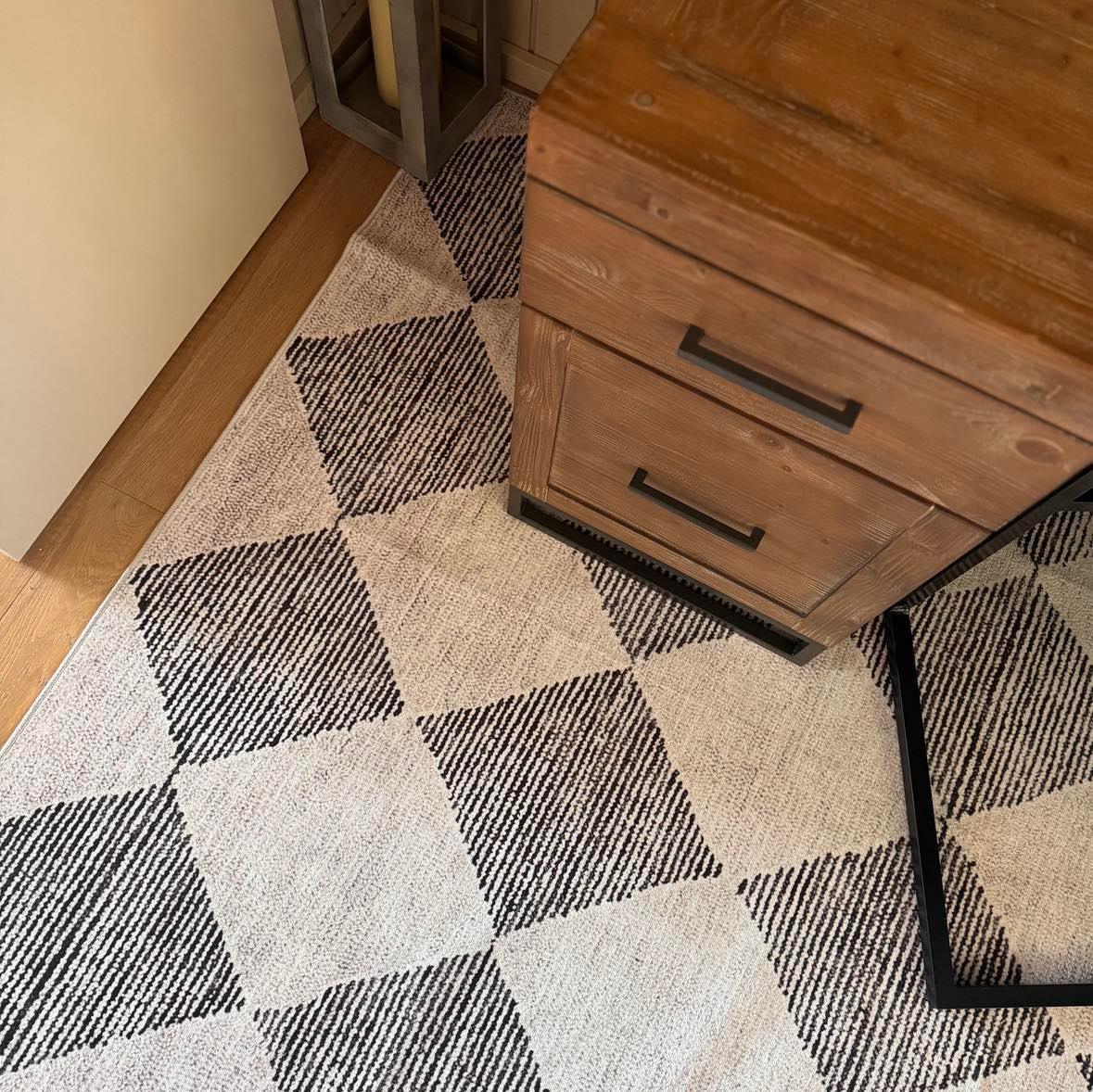Ebony and Oatmeal MM-13 Machine Washable Rug