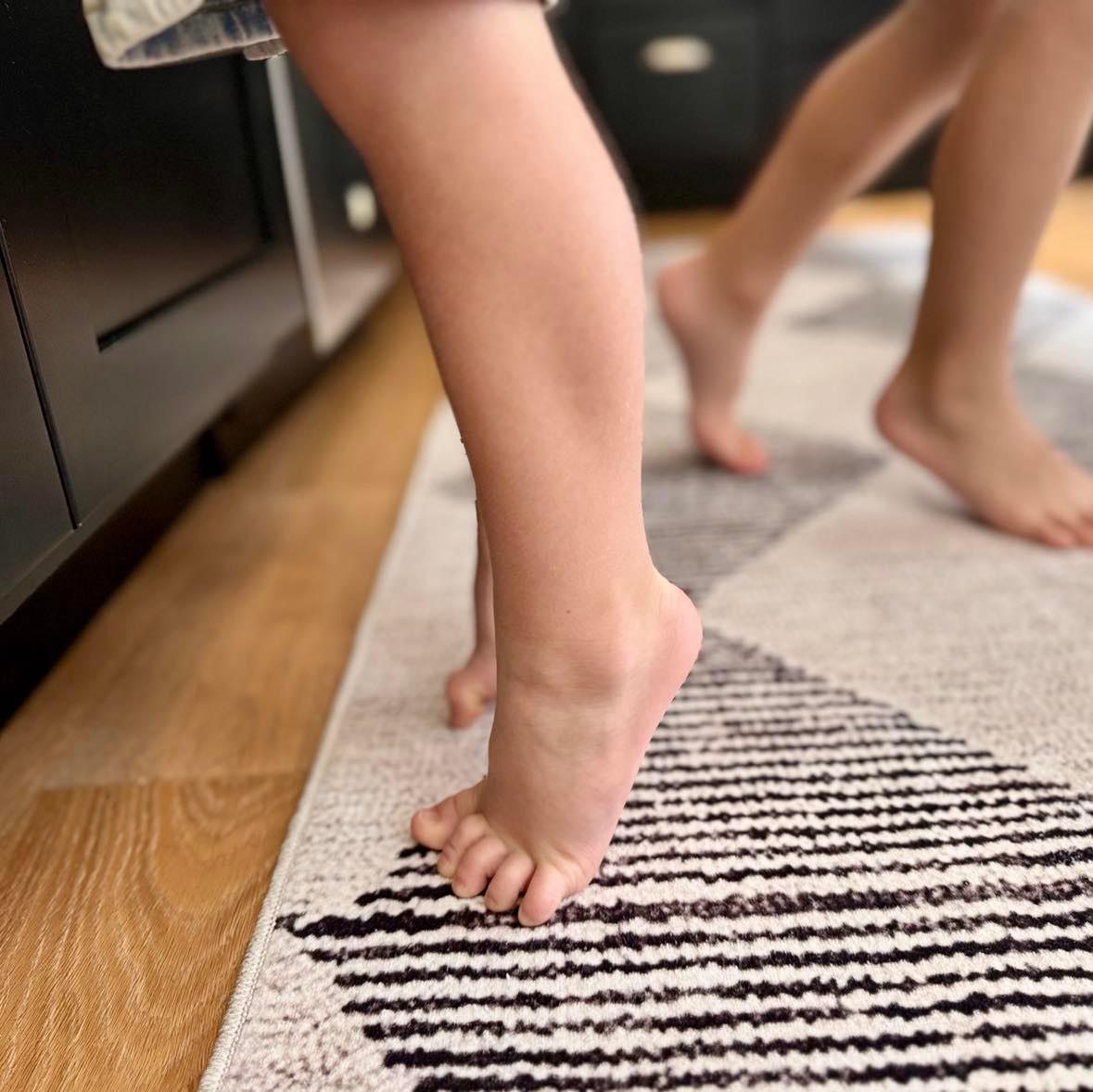 Ebony and Oatmeal MM-13 Machine Washable Rug